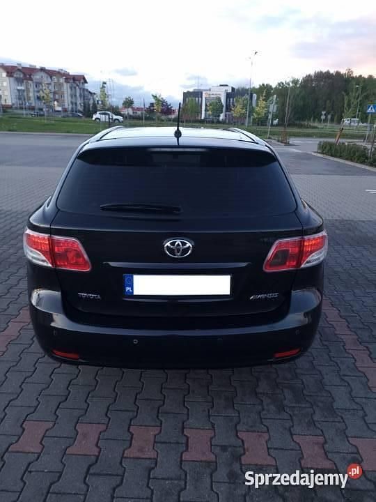 Używany Toyota Avensis T2 2011 Czarny Kombi