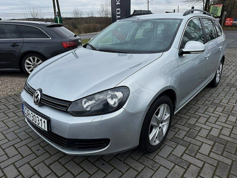 Srebrny (metalik) Używany 2010 VW Golf VI Sedan/Limuzyna | 20 600 zł (Uczciwa cena) - Obraz 1/4