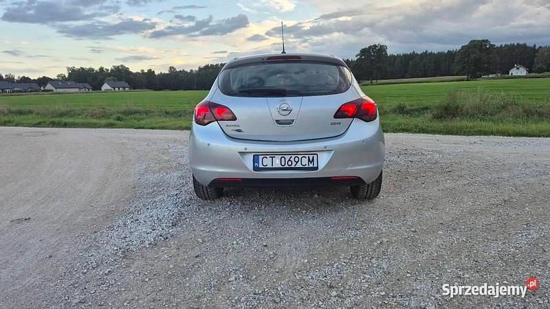 Używany Opel Astra Cosmo 2010 Srebrny Sedan/Limuzyna