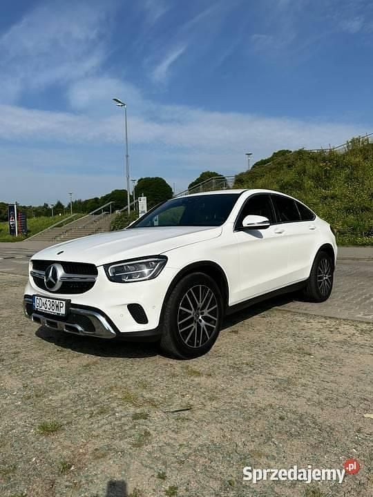 Biały Używany 2020 Mercedes GLC200 SUV | 143 999 zł (Dobra cena) - Obraz 1/4