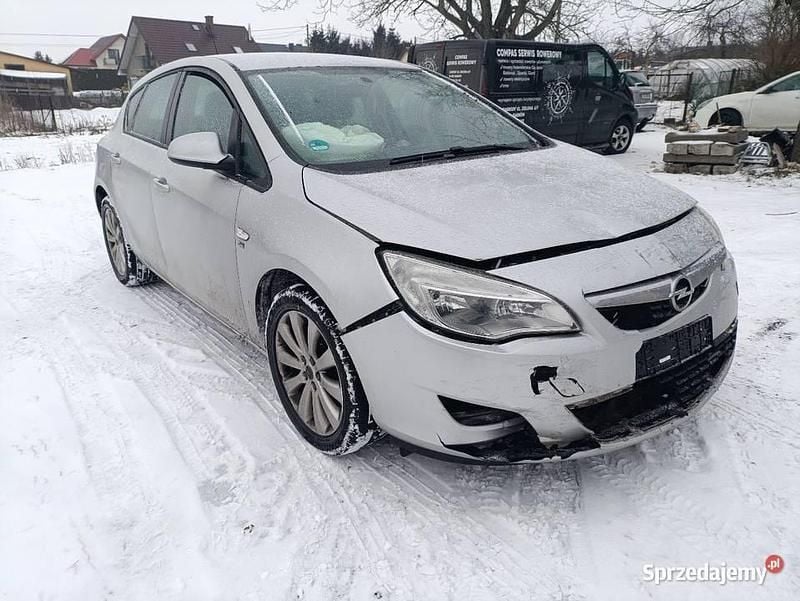 Używany Opel Astra 2012 Srebrny Hatchback