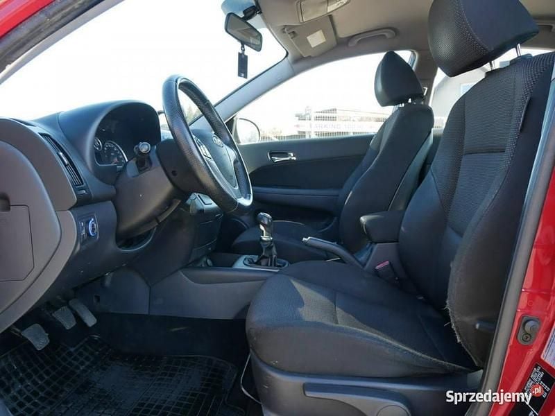 Używany Hyundai i30 2010 Bordowy Hatchback