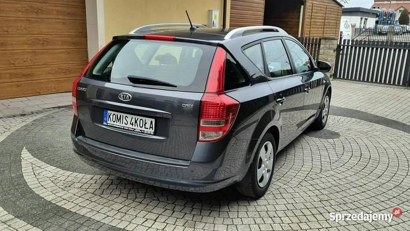 Używany Kia Ceed 90 KM (66 kW) 2010 Szary (metalik) Hatchback