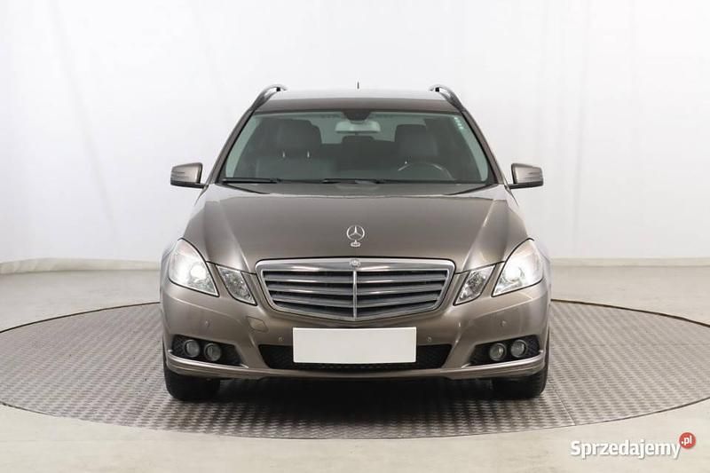 Używany Mercedes E250 2010 Szary Kombi