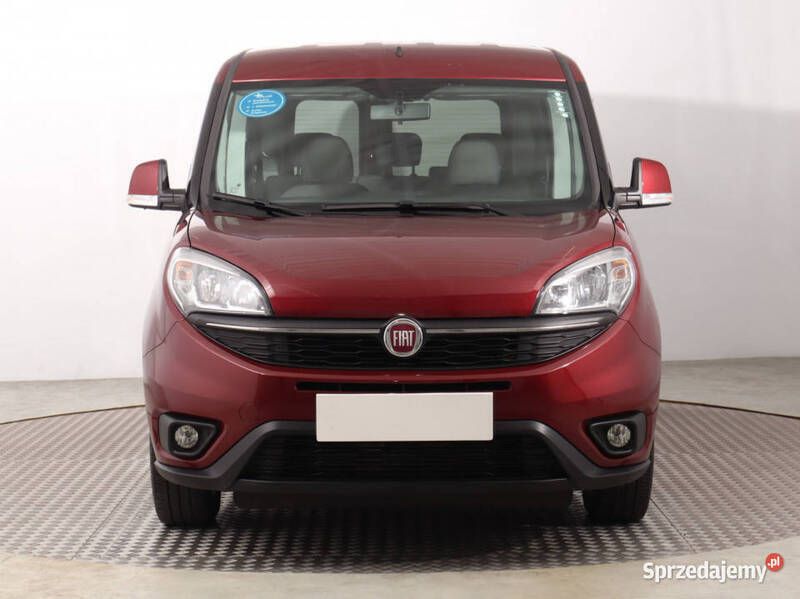 Bordowy Używany 2016 Fiat Doblò Minivan | 44 999 zł (Dość drogi) - Obraz 1/4