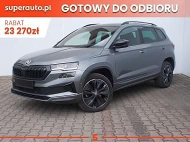 Szary Nowe 2025 Skoda Karoq SportLine SUV | 137 430 zł (Super Cena) - Obraz 1/4