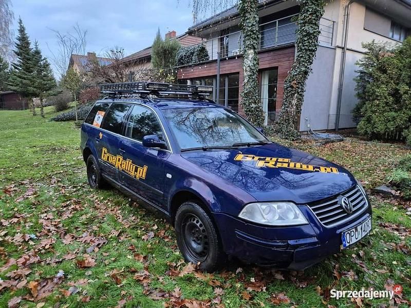 Granatowy Używany 2001 VW Passat Kombi | 3800 zł (Uczciwa cena) - Obraz 1/4