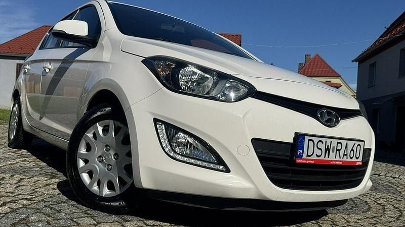 Biały metalik Używany 2013 Hyundai i20 Hatchback | 19 900 zł (Dobra cena) - Obraz 1/4