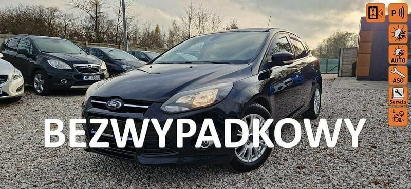 Czarny Używany 2014 Ford Focus Titanium Hatchback | 26 900 zł (Uczciwa cena) - Obraz 1/4
