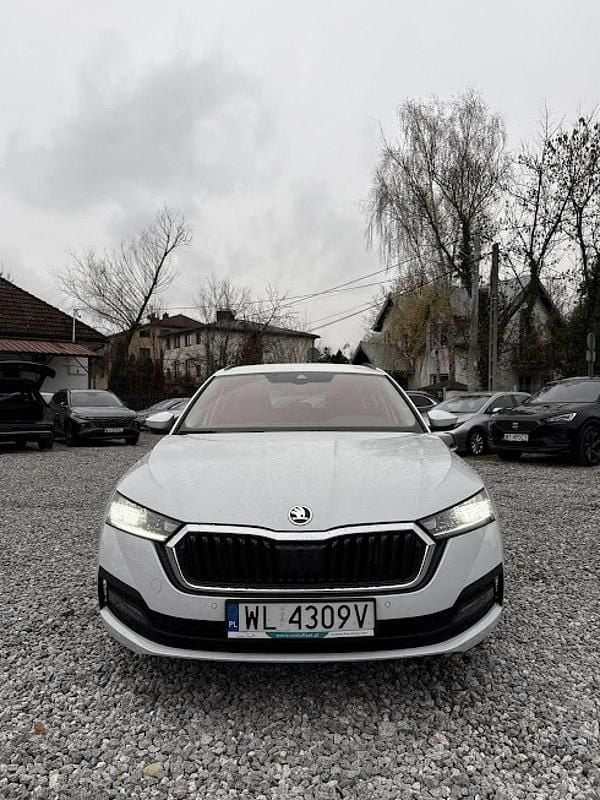 Używany Skoda Octavia 150 KM (110 kW) 2023 Biały Kombi