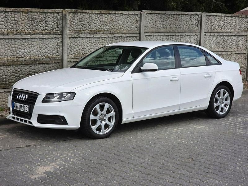Biały (metalik) Używany 2009 Audi A4 Sedan/Limuzyna | 26 900 zł (Uczciwa cena) - Obraz 1/4