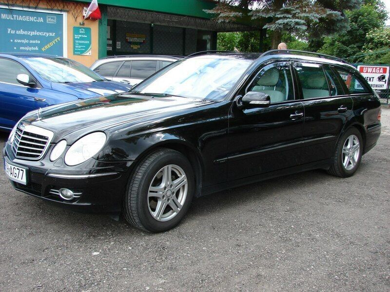 Czarny (metalik) Używany 2009 Mercedes E220 Sedan/Limuzyna | 24 900 zł - Obraz 1/4