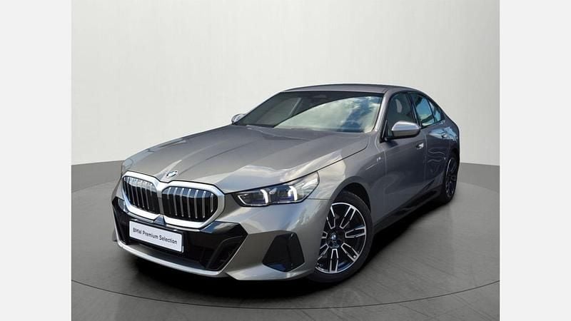 Szary oxide metalizowany Używany 2024 BMW 520 Comfort Edition Sedan/Limuzyna | 244 900 zł (Dobra cena) - Obraz 1/3