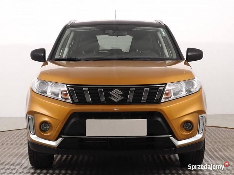 Złoty Używany 2019 Suzuki Vitara SUV | 69 999 zł (Dość drogi) - Obraz 1/4