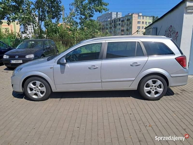 Srebrny Używany 2006 Opel Astra Kombi | 9700 zł (Uczciwa cena) - Obraz 1/4