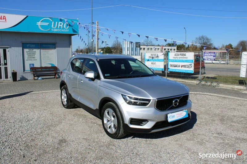 Srebrny Używany 2019 Volvo XC40 Momentum SUV | 88 536 zł (Super Cena) - Obraz 1/4