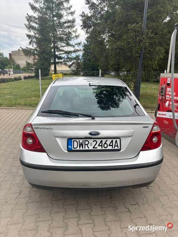 Używany Ford Mondeo 2003 Srebrny Sedan/Limuzyna