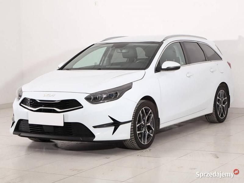 Używany Kia Ceed 160 KM (117 kW) 2022 Biały Hatchback