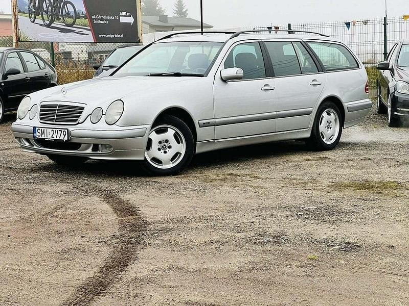 Używany Mercedes E270 170 KM (125 kW) 2000 Srebrny Kombi