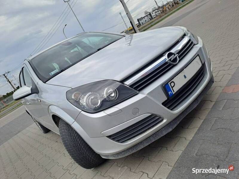 Używany Opel Astra 2005 Srebrny Kombi