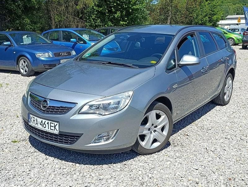 Szary Używany 2011 Opel Astra Kombi | 23 900 zł (Dobra cena) - Obraz 1/4