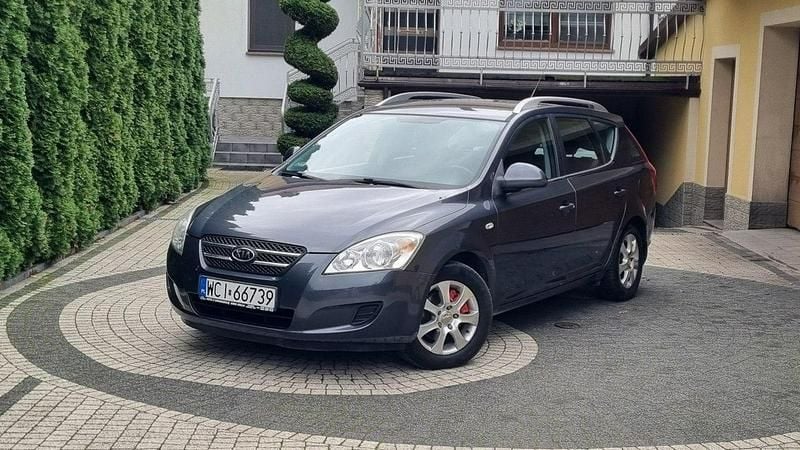 Szary (metalik) Używany 2009 Kia Ceed 2 Kombi | 11 900 zł (Dobra cena) - Obraz 1/4