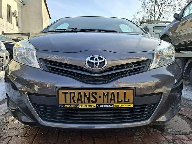 Używany Toyota Yaris 69 KM (50 kW) 2012 Szary Hatchback