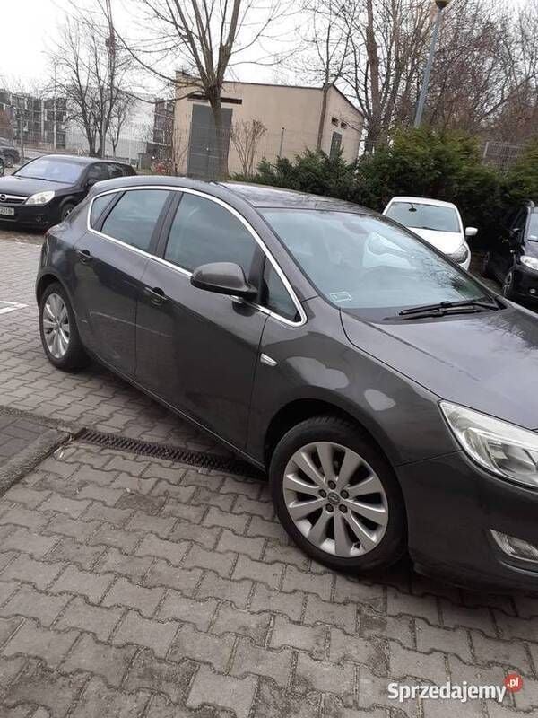 Używany Opel Astra Cosmo 2010 Szary Hatchback