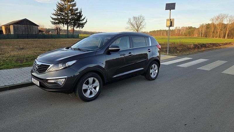 Szary Używany 2012 Kia Sportage SUV | 33 500 zł (Uczciwa cena) - Obraz 1/4
