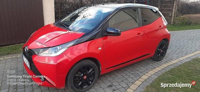 Używany Toyota Aygo X-play 2018 Czerwony Hatchback