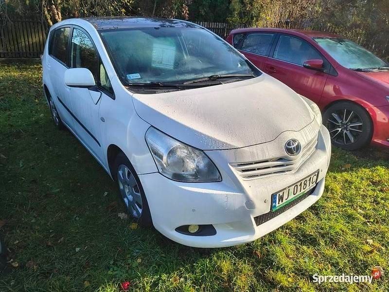 Biały Używany 2012 Toyota Verso Minivan | 31 900 zł (Dość drogi) - Obraz 1/4