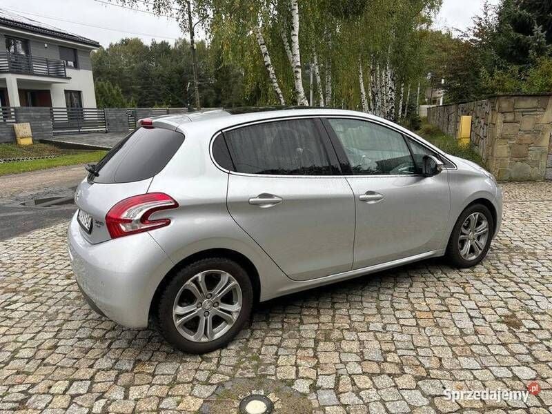 Używany Peugeot 208 Allure 92 KM (67 kW) 2012 Hatchback