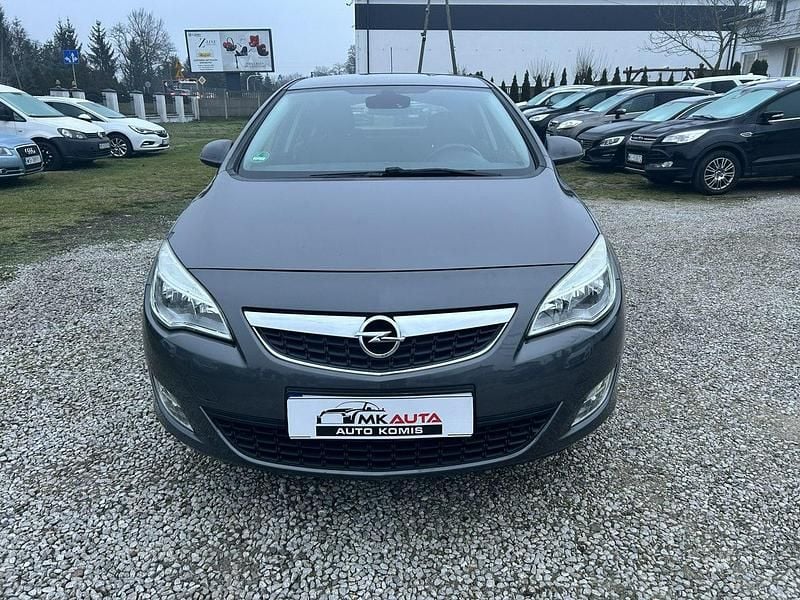 Używany Opel Astra Cosmo 140 KM (102 kW) 2010 Szary Hatchback