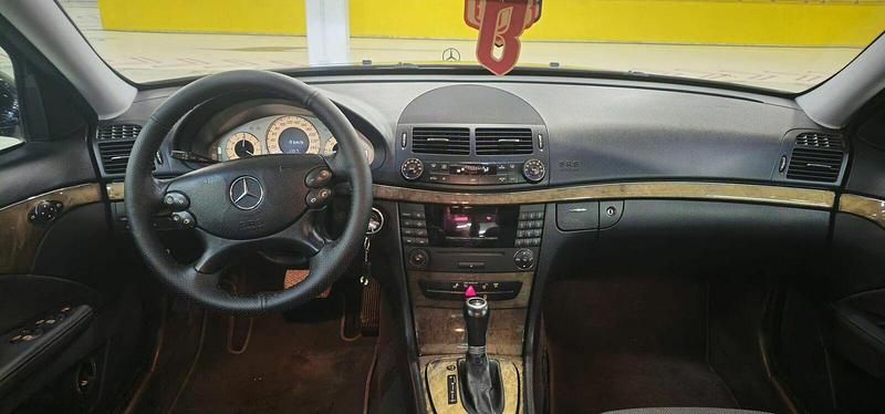 Używany Mercedes E200 2007 Czarny Sedan/Limuzyna