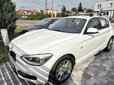 Biały Używany 2013 BMW 118 Sport Line Hatchback | 35 900 zł (Uczciwa cena) - Obraz 1/4