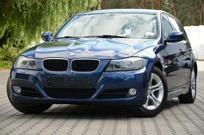 Niebieski Używany 2012 BMW 320 Kombi | 24 900 zł (Uczciwa cena) - Obraz 1/4