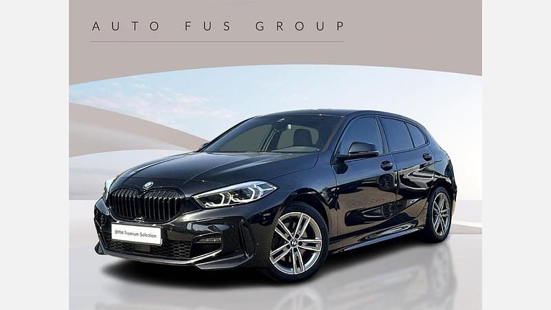 Czarny szafir metalizowany Używany 2023 BMW 118 Shadowline Hatchback | 119 900 zł (Dość drogi) - Obraz 1/3
