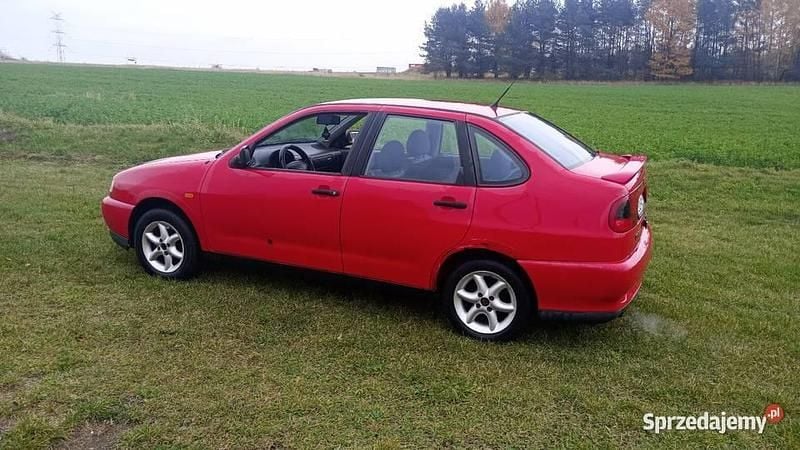 Czerwony Używany 1995 Seat Cordoba Sedan/Limuzyna | 1900 zł - Obraz 1/4