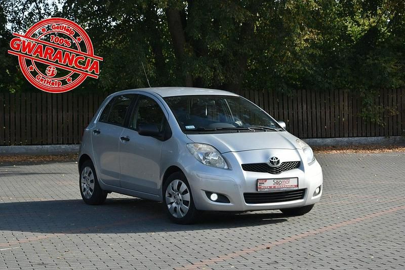 Srebrny Używany 2010 Toyota Yaris Hatchback | 10 900 zł (Uczciwa cena) - Obraz 1/4