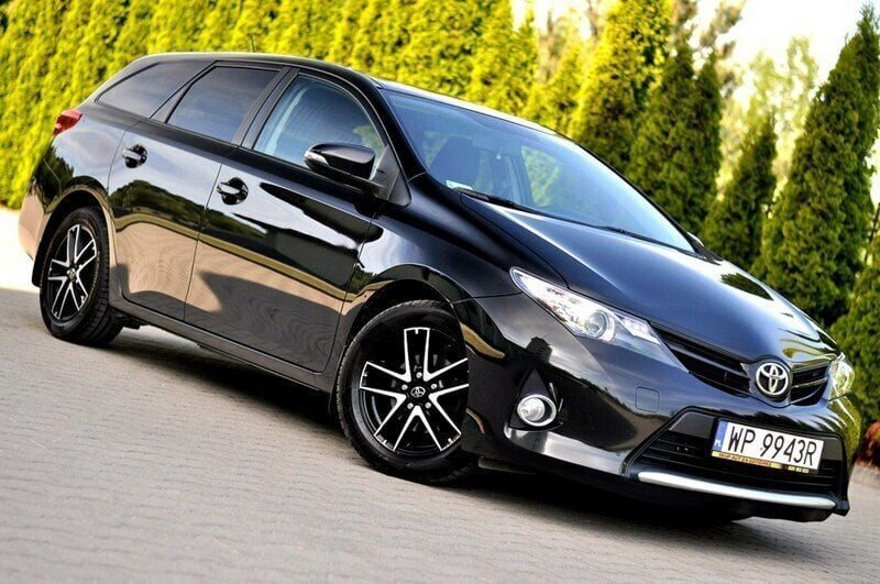 Czarny (metalik) Używany 2015 Toyota Auris Kombi | 27 900 zł (Uczciwa cena) - Obraz 1/4