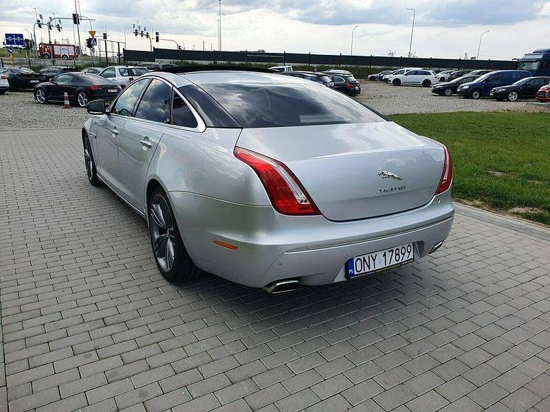 Używany Jaguar XJ 275 KM (202 kW) 2011 Srebrny Sedan/Limuzyna