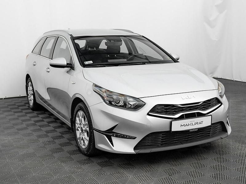 Używany Kia Ceed 160 KM (117 kW) 2022 Srebrny Hatchback
