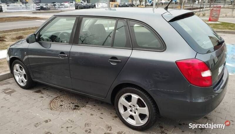 Szary Używany 2011 Skoda Fabia Kombi | 11 100 zł - Obraz 1/4
