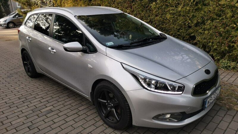 Używany Kia Ceed 145 KM (106 kW) 2014 Srebrny (metalik) Hatchback