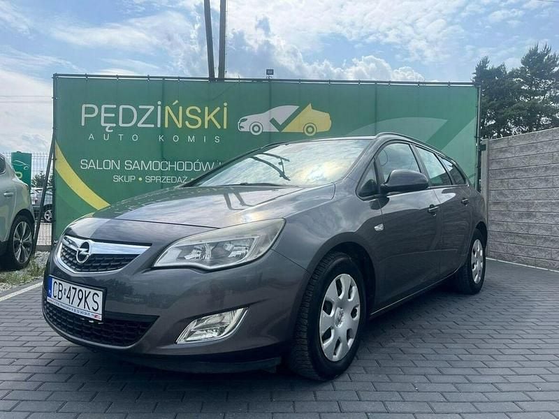 Szary Używany 2011 Opel Astra Kombi | 15 500 zł (Uczciwa cena) - Obraz 1/4