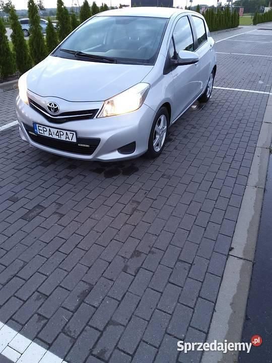 Srebrny Używany 2012 Toyota Yaris Sedan/Limuzyna | 25 500 zł (Uczciwa cena) - Obraz 1/4