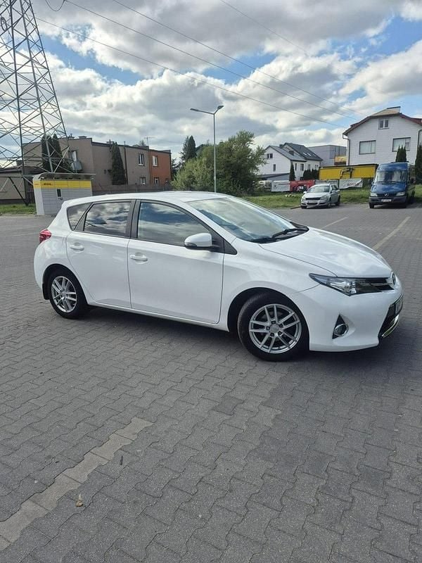 Biały Używany 2015 Toyota Auris Hatchback | 32 900 zł (Uczciwa cena) - Obraz 1/4