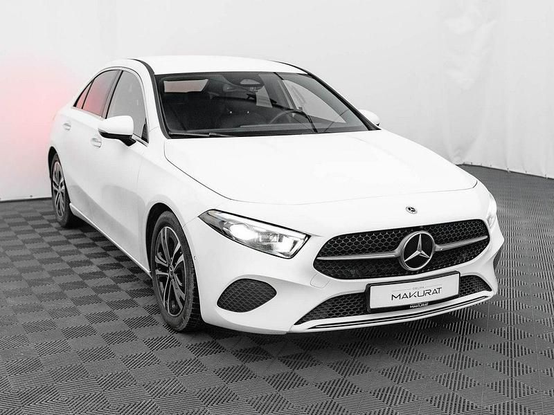 Używany Mercedes A200 150 KM (110 kW) 2023 Biały (metalik) Sedan/Limuzyna