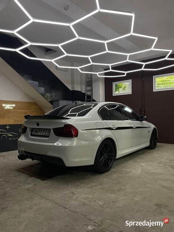 Biały Używany 2007 BMW 318 Sedan/Limuzyna | 31 500 zł - Obraz 1/4