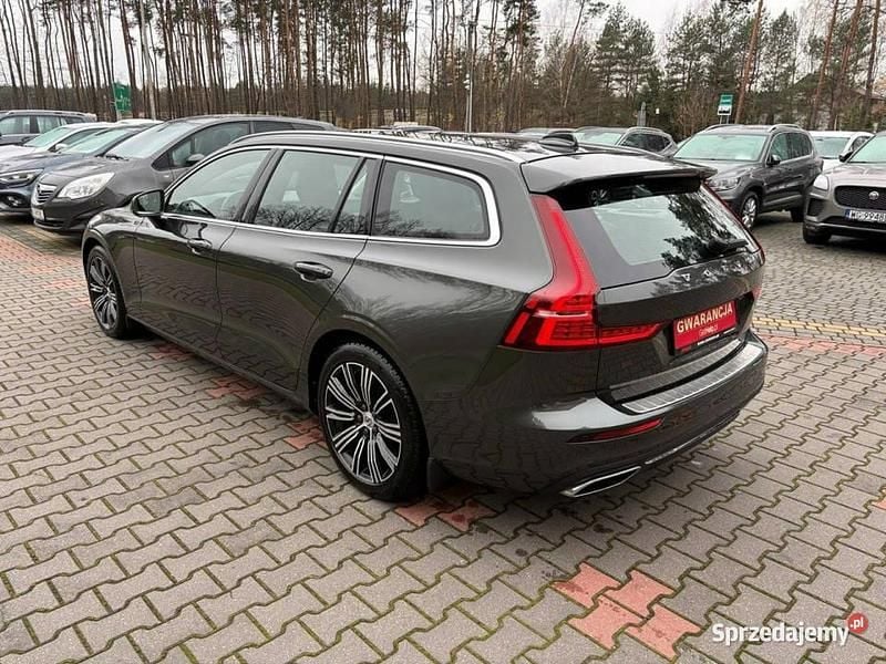 Używany Volvo V60 Inscription 163 KM (119 kW) 2021 Szary Kombi